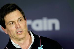 Toto Wolff pone calma a los rumores sobre la posible llegada de Verstappen a Mercedes en 2025