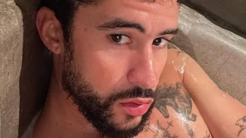 Bad Bunny publica foto en corset y en calzoncillos: "No puedo respirar"
