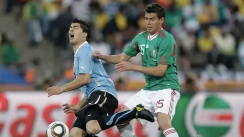 Héctor Moreno 'advierte' a Luis Suárez: "Tenemos mucho tiempo de conocernos"