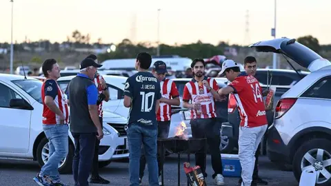 Liga MX vetará a aficionado que golpeó a policía en el Chivas vs América de Concachampions