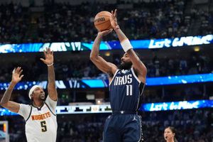 Kyrie Irving le dio agónico triunfo a los Dallas Mavericks contra los Denver Nuggets
