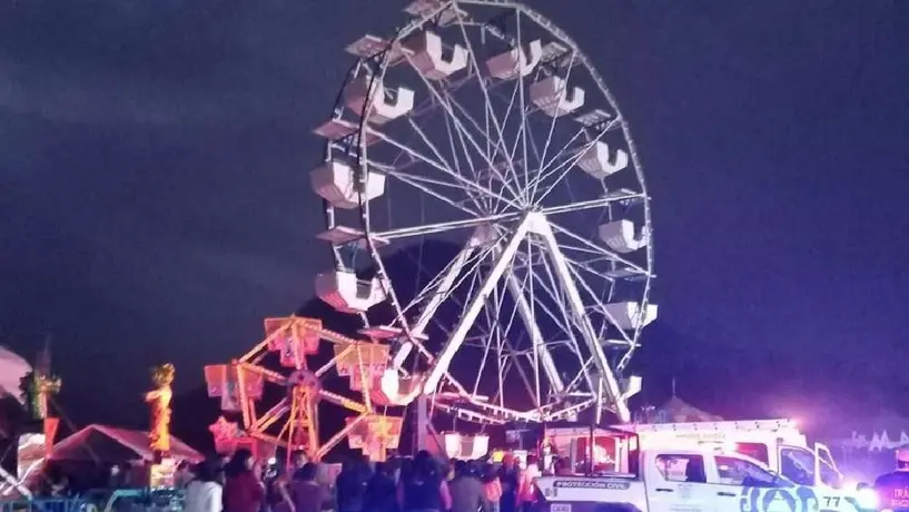 Padre e hijo salen volando de rueda de la fortuna en Veracruz
