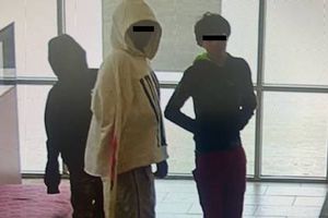 Tres menores roban banco con una nota amenazadora