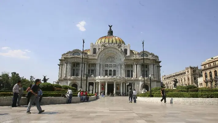 ¿Puedes tomarte fotos afuera del Palacio de Bellas Artes o está prohibido? Aquí te contamos