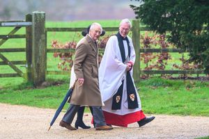 El Rey Carlos III, se deja ver en misa dominical