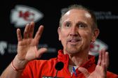 Los Kansas City Chiefs extendieron el contrato de Steve Spagnuolo, mente maestra en la defensiva