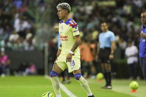 ¿Ayuda divina? 'Chicote' Calderón rezó para que 'Cabecita' anotara el penalti ante León