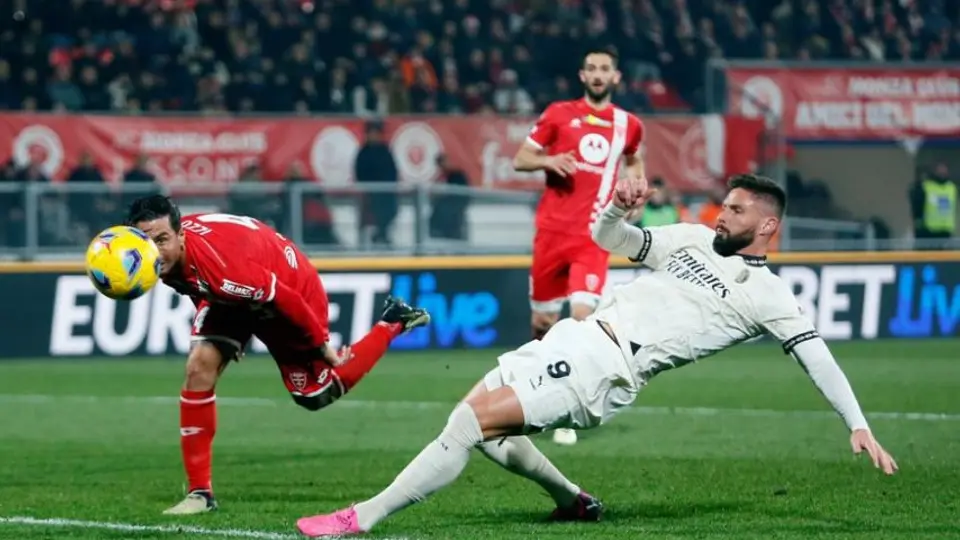 Monza sorprendió a AC Milan y le quitó la oportunidad de superar a la Juventus