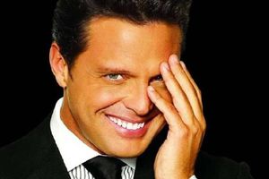 El Sol de México cumplió 54 años. ¿Qué famosos lo felicitaron? Te lo contamos