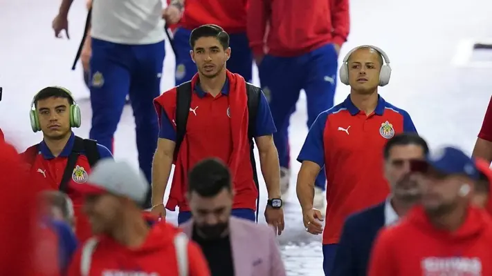 Chicharito e Isaac Brizuela no viajarán con Chivas para juego ante Rayados de Monterrey