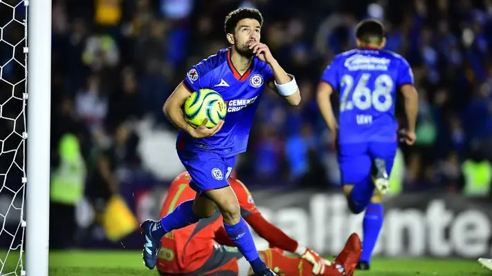Cruz Azul vence a Tigres y es nuevo líder del Clausura 2024