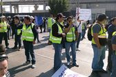 Trabajadores de Interjet cierran Circuito Interior y acaban a golpes con la policía