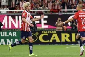 ¡Idénticos! Chicharito y Cowell son comparados con actores de Rápido y Furioso