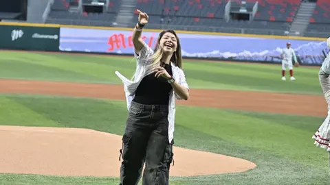 Katty Martínez lanzó la primera bola en el último juego entre Diablos vs Tigres