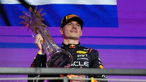 Max Verstappen bromeó sobre deseo de Toto Wolff de verlo en Mercedes