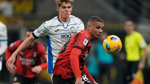 AC Milan y Atalanta empataron en juego clave para aspiraciones de Champions League