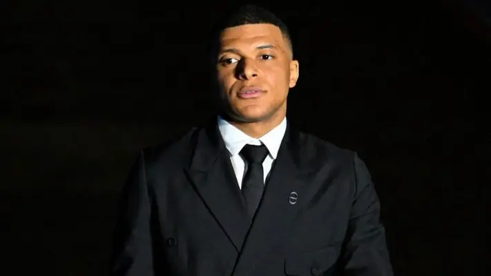 ¿Deja una pista? Mbappé comparte foto en redes y se 'cuela' el escudo de Real Madrid