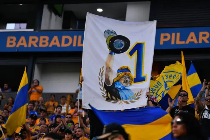 Afición ovacionó a Nahuel Guzmán en el partido de Tigres contra Necaxa
