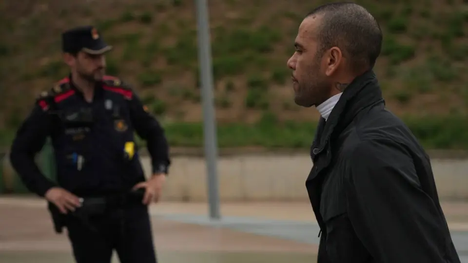 Dani Alves hace fiesta en casa después de salir de prisión, según reportan en España