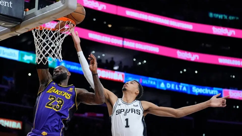 LeBron James se deshace en elogios hacia Wembanyama: 'Puede hacer lo que quiera'