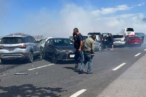 Megacarambola de 18 vehículos provoca caos en la autopista Naucalpan-Toluca