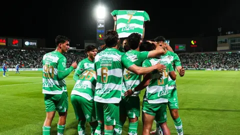 Jugadores de Santos festejaron ante Cruz Azul con jersey de Harold Preciado