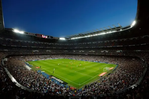 Iker Casillas festejó partido de NFL en el Santiago Bernabéu y dio a su favorito en el Super Bowl