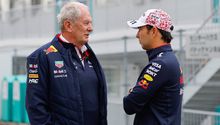 Helmut Marko elogia a Checo Pérez y asegura que la mejor opción es renovarlo