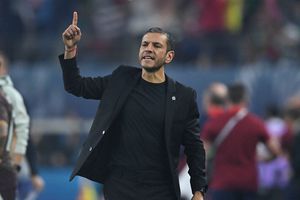 Revientan en redes a Jaime Lozano por volver a dejar a Santiago Giménez fuera del XI titular