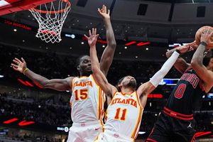 Coby White se luce con 42 puntos y Bulls doblegan a Hawks en el Play-In; enfrentarán al Heat