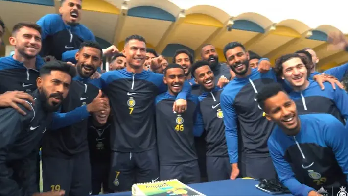 Al-Nassr festeja los 39 años de Cristiano Ronaldo con un pastel con su rostro impreso