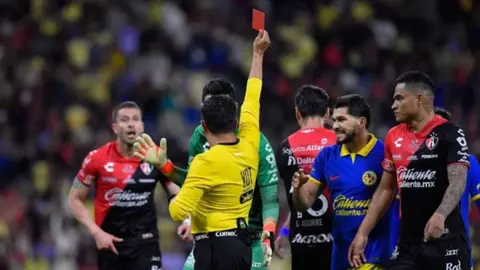 Comisión de Árbitros avala penal a favor de América contra Atlas