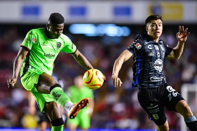 Con un hombre menos, Querétaro logró la victoria ante Juárez
