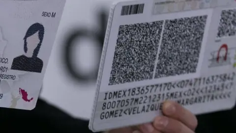 Elecciones 2024: ¿Cuál es la función de los códigos QR en la credencial del INE?