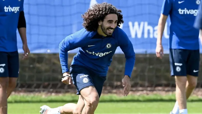 Cucurella entrenando con el Chelsea | TWITTER: @ChelseaFC