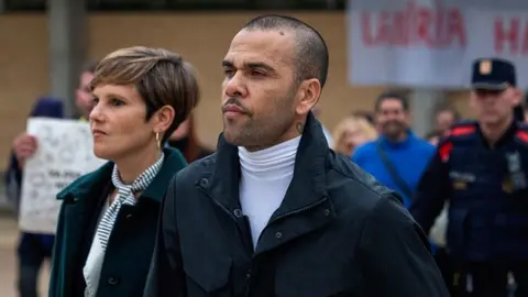 Dani Alves dio sus primeras declaraciones tras dictarse su libertad condicional