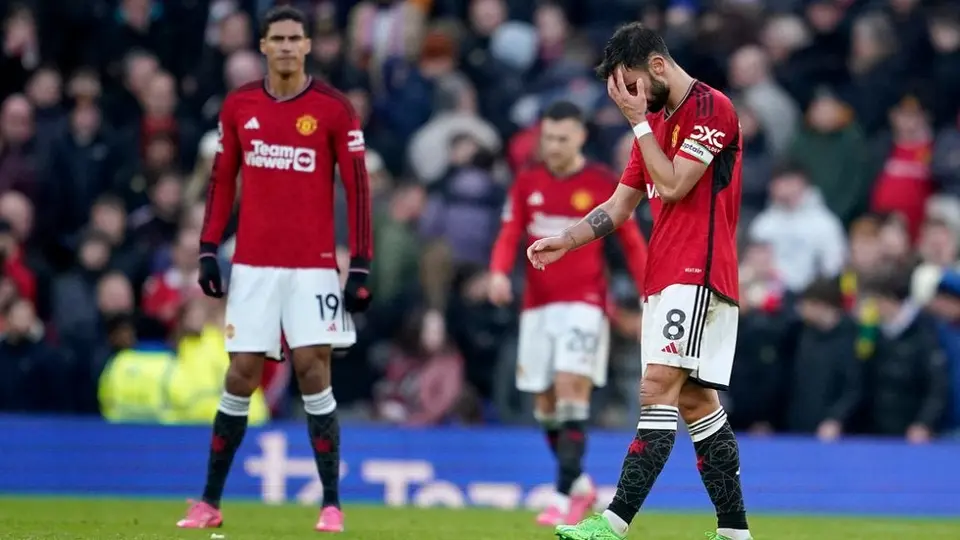 Fulham vence a Manchester United con gol de último minuto