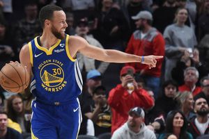 ¡Figura! Stephen Curry presume de gran puntería fuera de la NBA en el mini golf