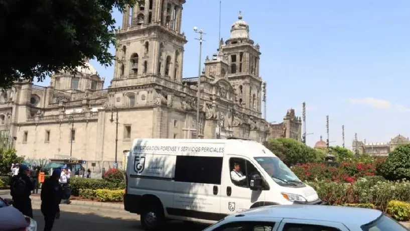 Encuentran sin vida el cuerpo de un hombre en el Zócalo de la CDMX