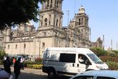 Encuentran sin vida el cuerpo de un hombre en el Zócalo de la CDMX