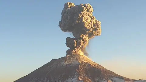¿Llegarán las cenizas del Popocatépetl a la CDMX? Esto es lo que sabemos