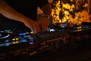 ¡Súbele a la música! Este 9 de marzo se celebra el Día internacional del DJ