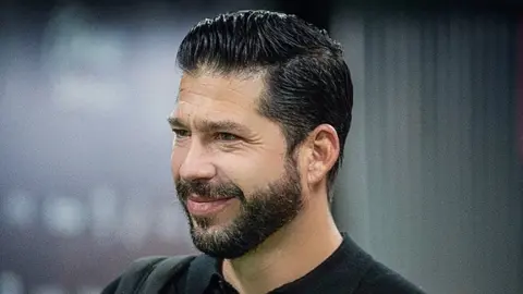Benjamín Mora recibió cumplido por parte de Ronaldo Nazario cuando dirigía en Malasia