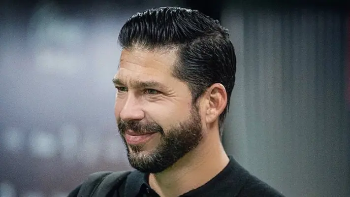 Benjamín Mora recibió cumplido por parte de Ronaldo Nazario cuando dirigía en Malasia