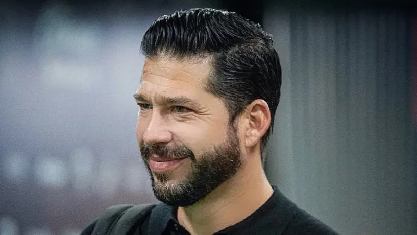 Benjamín Mora recibió cumplido por parte de Ronaldo Nazario cuando dirigía en Malasia