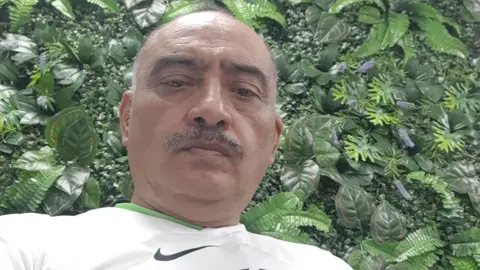 Don Beto, creador de la porra de Pumas, es exhibido en redes sociales