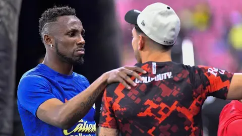 ¡No olvida su pasado! Julián Quiñones convivió con sus excompañeros de Atlas antes del partido