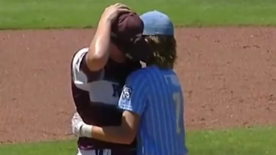 Video: Bateador recibió pelotazo de pitcher y terminó consolándolo