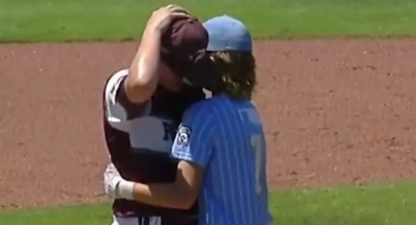 Video: Bateador recibió pelotazo de pitcher y terminó consolándolo