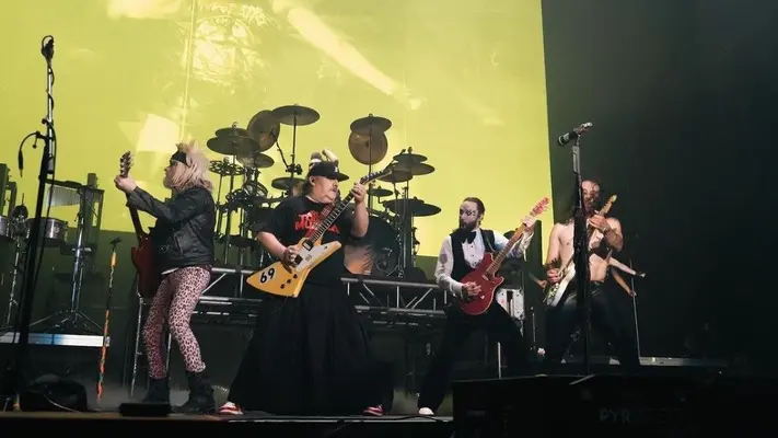 Moderatto dijo adiós a los escenarios con un show ante un Palacio de los Deportes a reventar